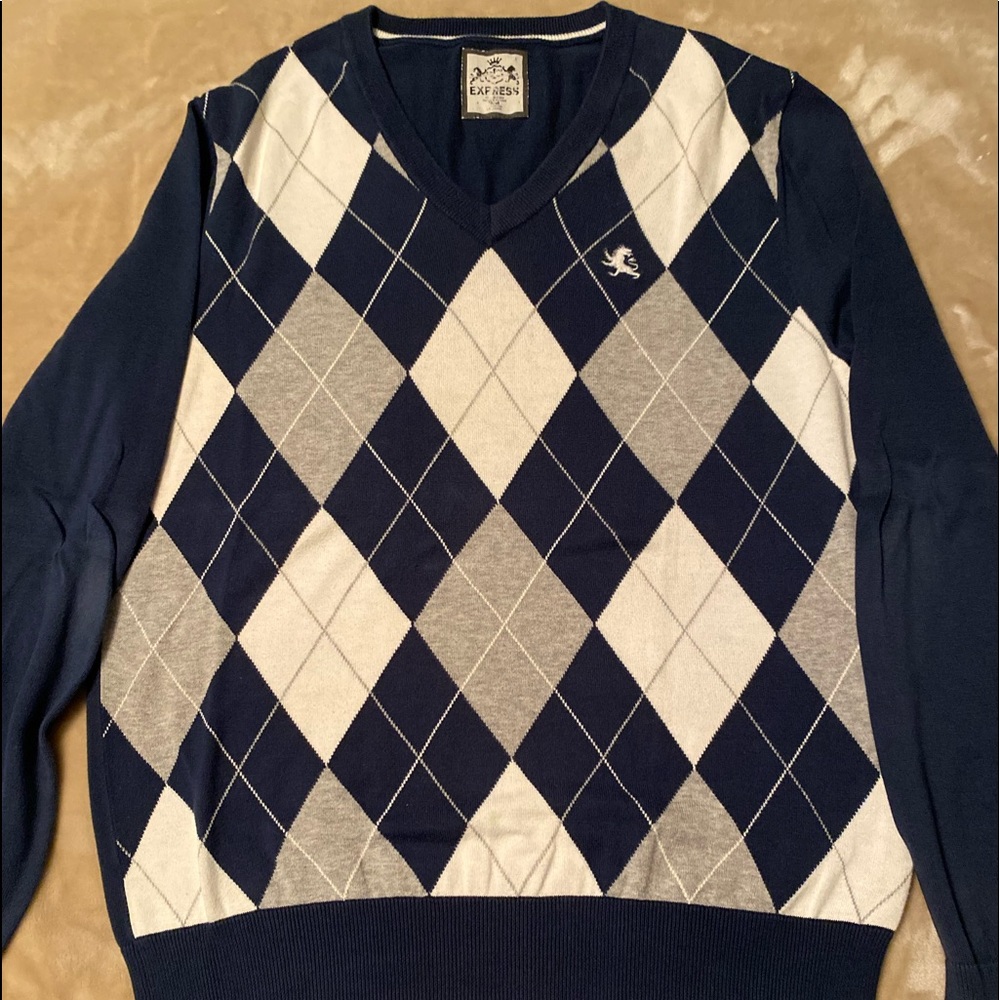EXPRESS V-NECK ARGYLE SWEATER